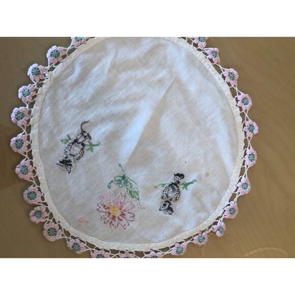 LOT of 4 VTG Handmade crochet doilies - Picture 6 of 16